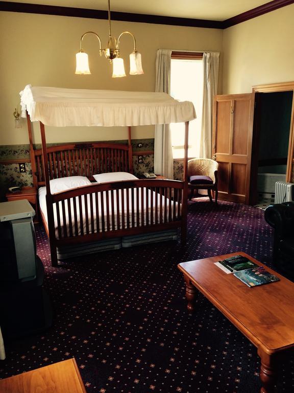 Shepherds Arms Hotel Wellington Room photo